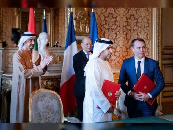 <span>عبدالله بن زايد يلتقي وزير الخارجية الفرنسي ويشهدان التوقيع على اتفاقيات مشتركة</span>