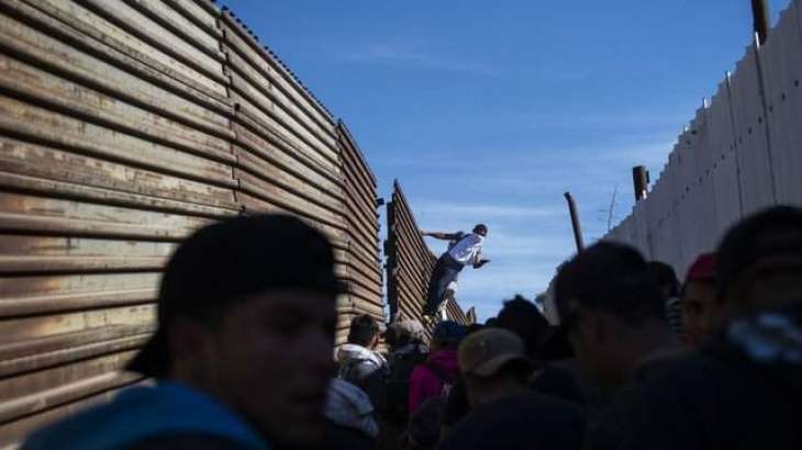 Mexico Starts Deporting First Group of Migrants Attempting to Storm US Border - Official