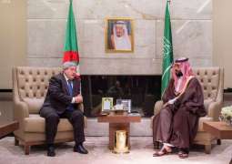 سمو ولي العهد يعقد جلسة مباحثات مع دولة الوزير الأول الجزائري