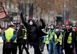 French Police Use Tear Gas Against High School Students Protesting in Paris