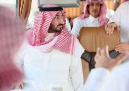 الأمير عبدالله بن بندر يقف على مشروع مدينة السيارات في العكيشية