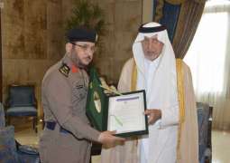 الأمير خالد الفيصل يتسلّم تقرير الدفاع المدني عن الحالة المطرية التي شهدتها محافظات المنطقة