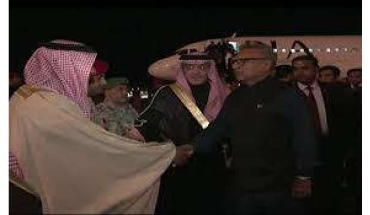 صدر ڊاڪٽر عارف علوي پاران مدينه منوره ۾ روضه رسول صه تي حاضري