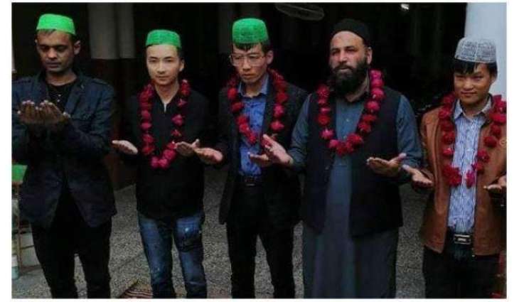 سبحان اللہ!چین توں آئے 4چینی باشندیاں نے اسلام قبول کرلیا
اسلام قبول کرن مگروں اپنے اسلامی ناں محمد ابوبکر، محمد عمر، محمد عثمان تے محمد علی رکھ لئے