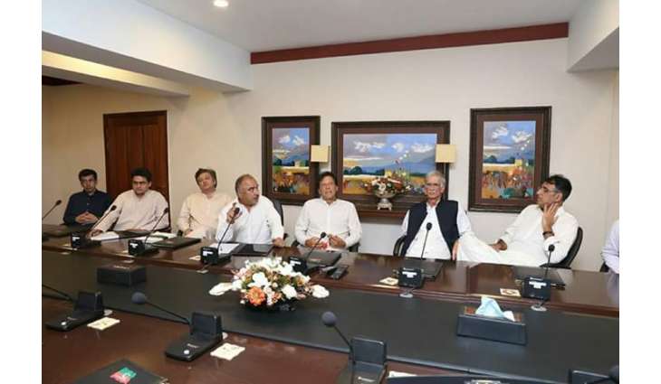 وزیر اعظم عمران خان نال گورنر خیبر پختونخوا شاہ فرمان اتے وزیر اعلیٰ محمود خان دی ملاقات