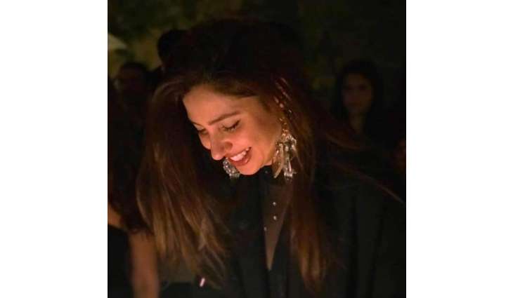 Queen of hearts Mahira Khan celebrates 34th birthday 