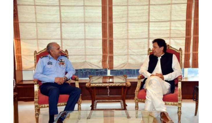 وزیراعظم عمران خان نال پاک فضائیہ دے سربراہ ایئر چیف مارشل مجاہد انور خان دی ملاقات