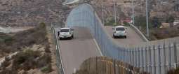 Shutting Down US-Mexico Border to Cost $300Bln in Lost Trade Revenues - Reports