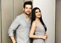 Mehwish Hayat tries to be innovative with Mikaal Zulfiqar! Watch what they do