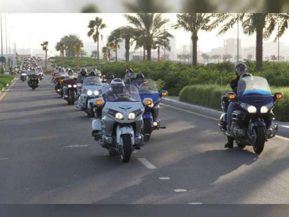 <span>شرطة عجمان تنظم مسيرتين للدراجات النارية وسيارات الدفع الرباعي والكلاسيكية احتفاء باليوم الوطني</span>