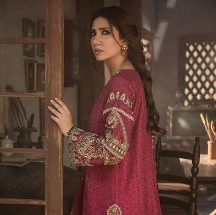 Mahira Khan refuses to be photoshopped in latest shoot