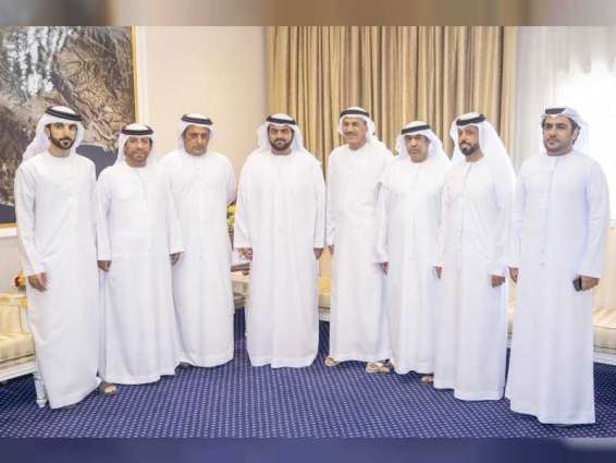 <span>محمد بن حمد الشرقي يلتقي اللجنة المنظمة لبطولة الفجيرة لجمال الخيل العربي</span>