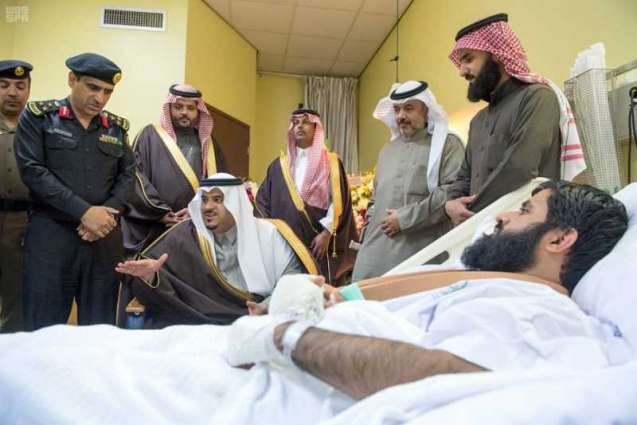 نائب أمير منطقة الرياض يطمئن على صحة الرائد الوادعي