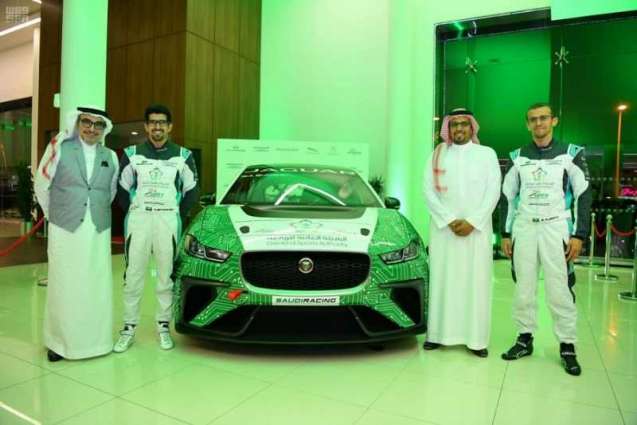 اتحاد السيارات والدراجات النارية يقدم أعضاء فريق السعودية للسباقات