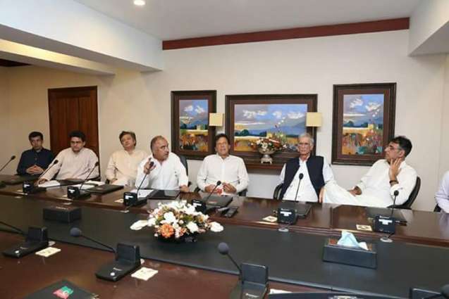 وزیر اعظم عمران خان نال گورنر خیبر پختونخوا شاہ فرمان اتے وزیر اعلیٰ محمود خان دی ملاقات