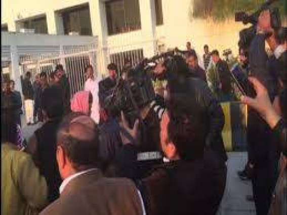 Nawaz Sharif’s guards attack TV channel’s cameraman