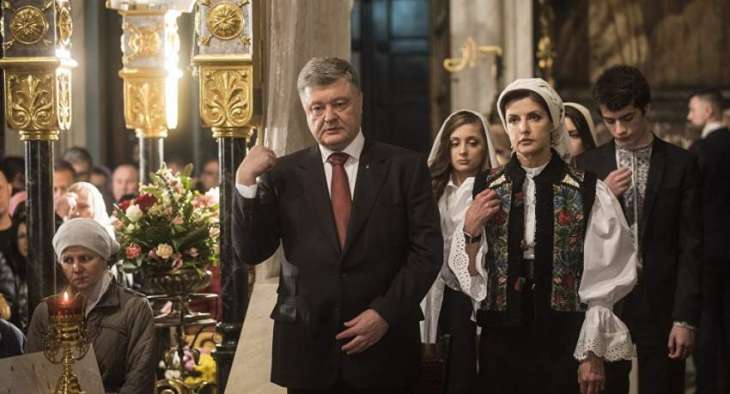 Poroshenko Says Ukrainian Orthodox Believers Must Choose Between Ukraine, Russia