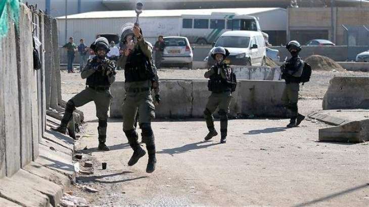 الإحتلال الاسرائيلي يعتقل خمسة فلسطينيين بالضفة