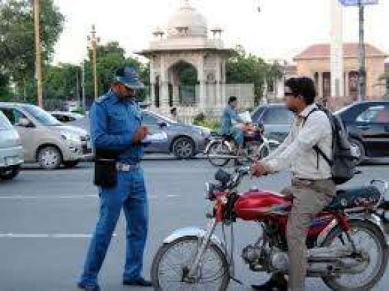 E-challan to be issued to helmet rule violators, LHC orders
