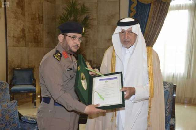 الأمير خالد الفيصل يتسلّم تقرير الدفاع المدني عن الحالة المطرية التي شهدتها محافظات المنطقة