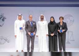 نائب رئيس الدولة يكرم الفائزين بميدالية "محمد بن راشد للتميز العلمي"