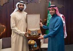سفير دولة الإمارات لدى المملكة يزور مركز الاتصال والإعلام الجديد بوزارة الخارجية