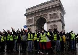 'Yellow Vest' Protesters Reach Arc de Triomphe After 3-Hour March in Paris