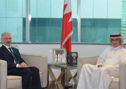 وزير الصناعة البحريني والسفير الروسي يبحثان سبل تطوير العلاقات بين البلدين