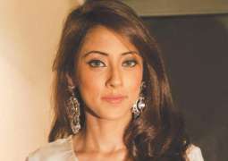 Smiling after Umrah is not vulgar: Actress Aini Jaffri schools troll