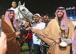 الجواد  طلاب الخالدية  يتوج بكأس الأمير  سلطان بن عبدالعزيز العالمي لسباقات السرعة للخيل العربية الاصيلة