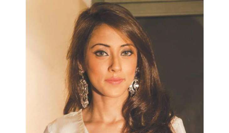 Smiling after Umrah is not vulgar: Actress Aini Jaffri schools troll