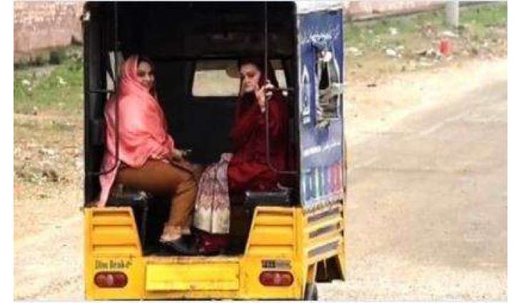 Marriyum Aurangzeb takes a rickshaw ride to meet Nawaz Sharif in jail