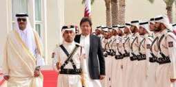 رئيس الوزراء الباكستاني يلتقي أمير دولة قطر الشيخ تميم بن حمد آل ثاني