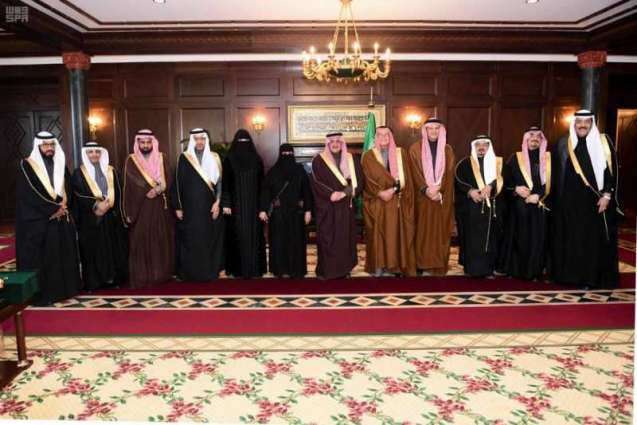 أمير تبوك يستقبل أعضاء مجلس أمناء جامعة فهد بن سلطان