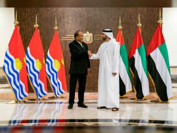 Abdullah bin Zayed receives President of Kiribati