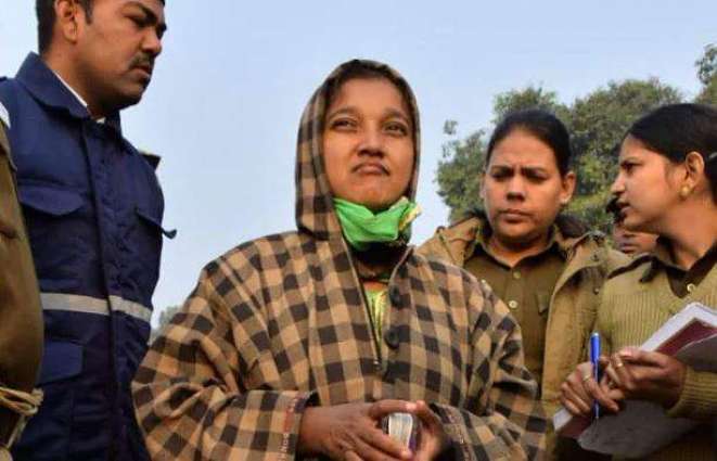 Woman irks Indian forces by raising ‘Pakistan Zindabad’ slogans in New Delhi  
