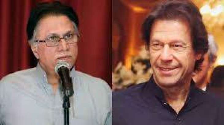 Hassan Nisar lambasts PTI government over poor performance   