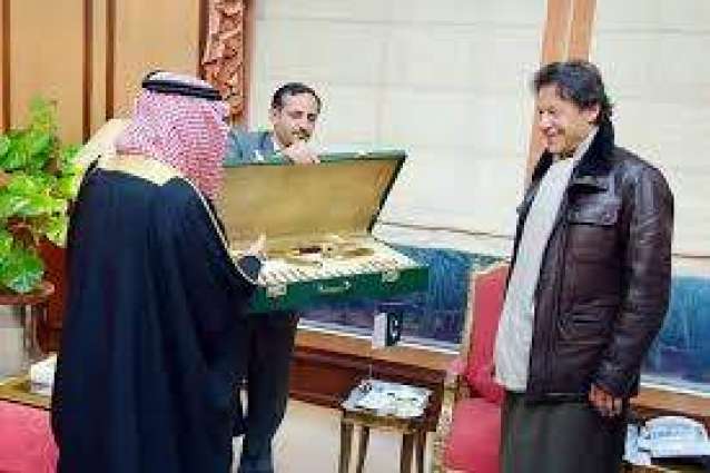 Governor Tabuk gifts Kalashnikov to PM Imran Khan
