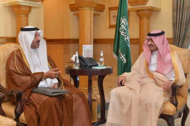 الأمير بدر بن سلطان يستقبل مدير الشؤون الصحية بالمنطقة