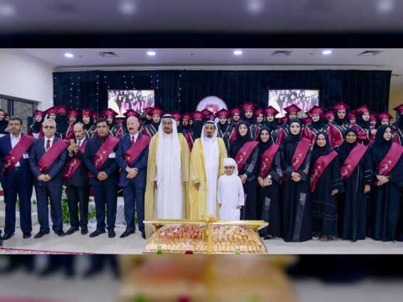 حاكم عجمان يفتتح المبنى الجديد لـ"الكلية الجامعية للأم".. ويشهد تخريج 70 طالبة