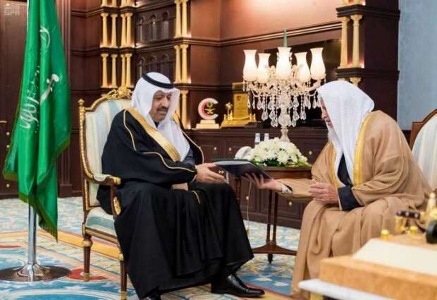 الأمير حسام بن سعود يتسلّم تقريراً عن أعمال لجنة الأسرة بمنطقة الباحة