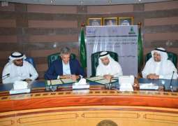 جامعة الملك عبدالعزيز توقع اتفاقيتي تعاون لتطوير منصات توظيف وإعداد كوادر وطنية
