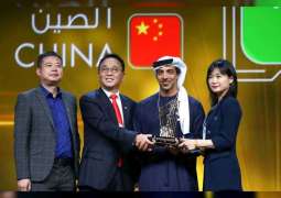 محمد بن راشد يشهد تكريم الفائزين في جائزة أفضل خدمة حكومية عبر الهاتف المحمول