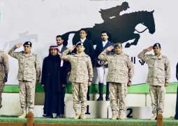 الفارس الناشئ عبدالرحمن النمر يحقق كأس وزارة الدفاع في بطولة القفز