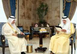 أمير مكة المكرمة يطلع على أعمال لجان جائزة الأمير عبدالله الفيصل العالمية للشعر العربي