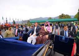 PM Imran, Saudi crown prince take buggy ride to President House