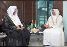 سيف بن زايد يلتقي رئيس مجلس الشورى السعودي ورئيس وزراء غينيا على هامش "آيدكس "