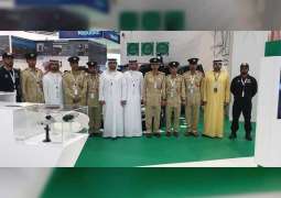 اللواء المري يتفقد منصة شرطة دبي المشاركة في آيدكس 