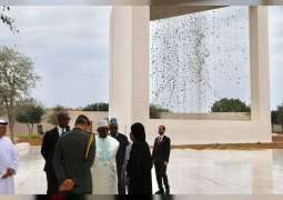 رئيس وزراء غينيا يزور "صرح زايد المؤسس"