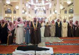 سمو نائب أمير الرياض يؤدي الصلاة على الأميرة أضواء بنت عبدالعزيز بن محمد - رحمها الله -